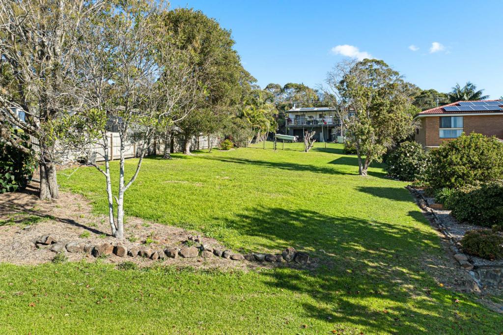 35 COOGEE ST, TUROSS HEAD, NSW 2537