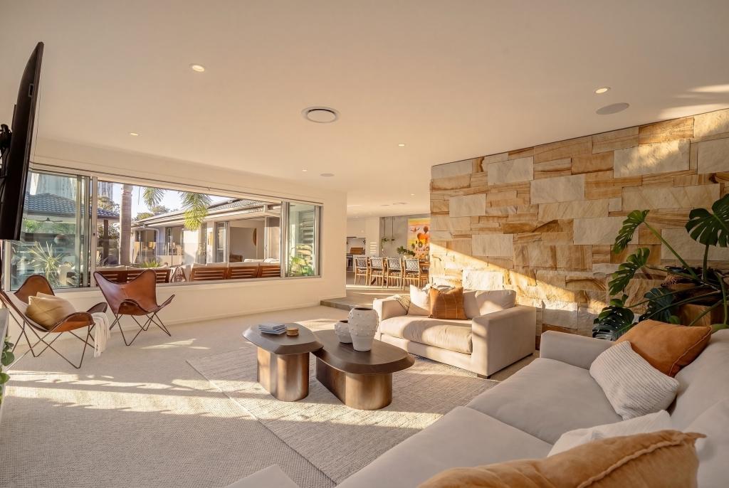 2 Eagle Ave, Burleigh Waters, QLD 4220
