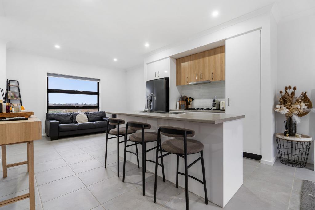 5 SHEBA ST, DEANSIDE, VIC 3336