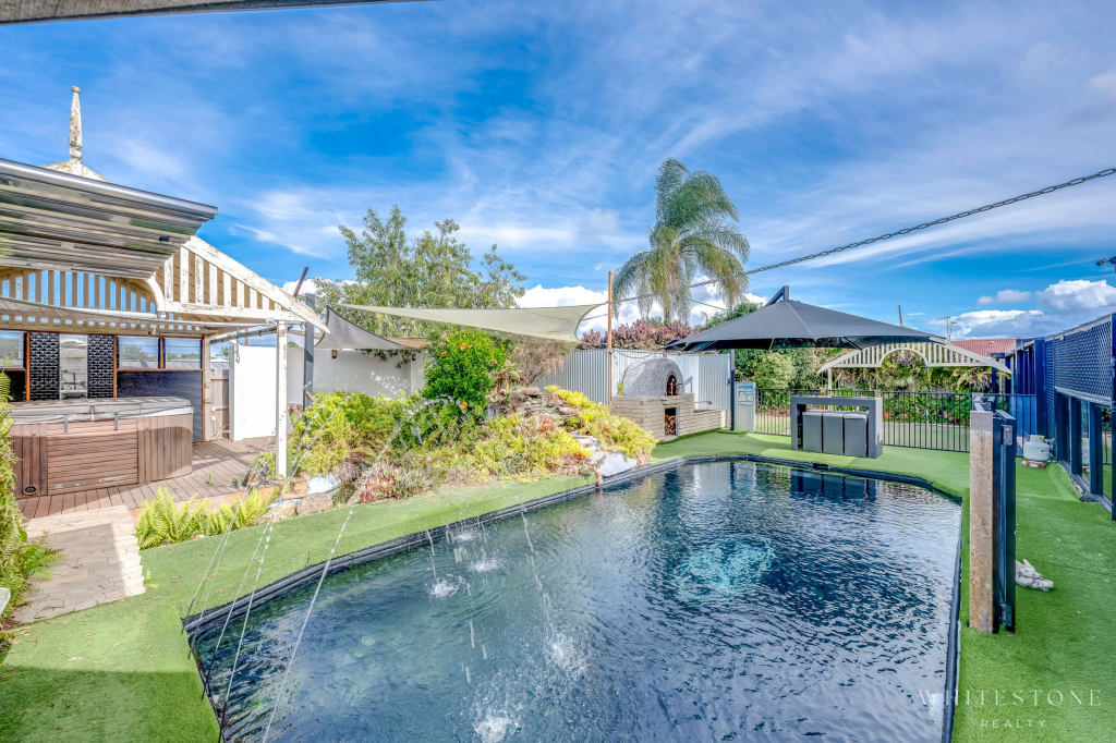 10 Brady St, Avenell Heights, QLD 4670