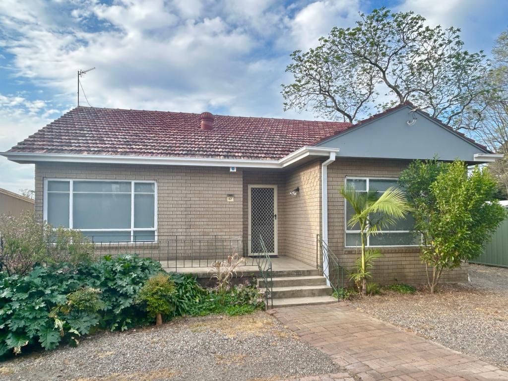 67 Oaks St, Thirlmere, NSW 2572