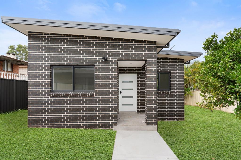 31a Greenfield Rd, Greenfield Park, NSW 2176