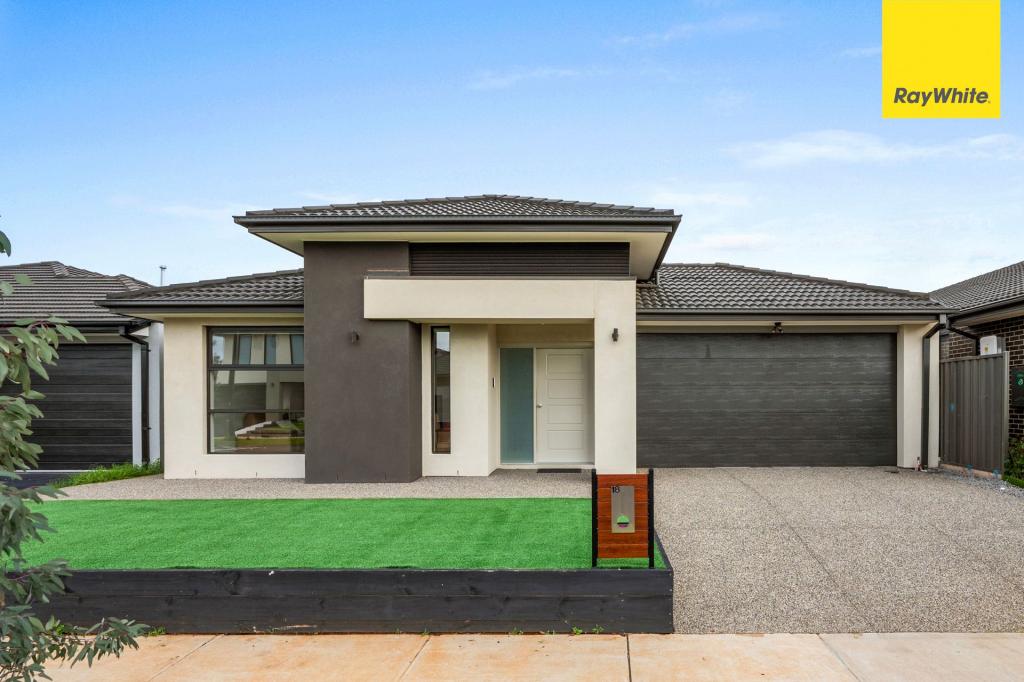 18 SALTAIRE DR, STRATHTULLOH, VIC 3338
