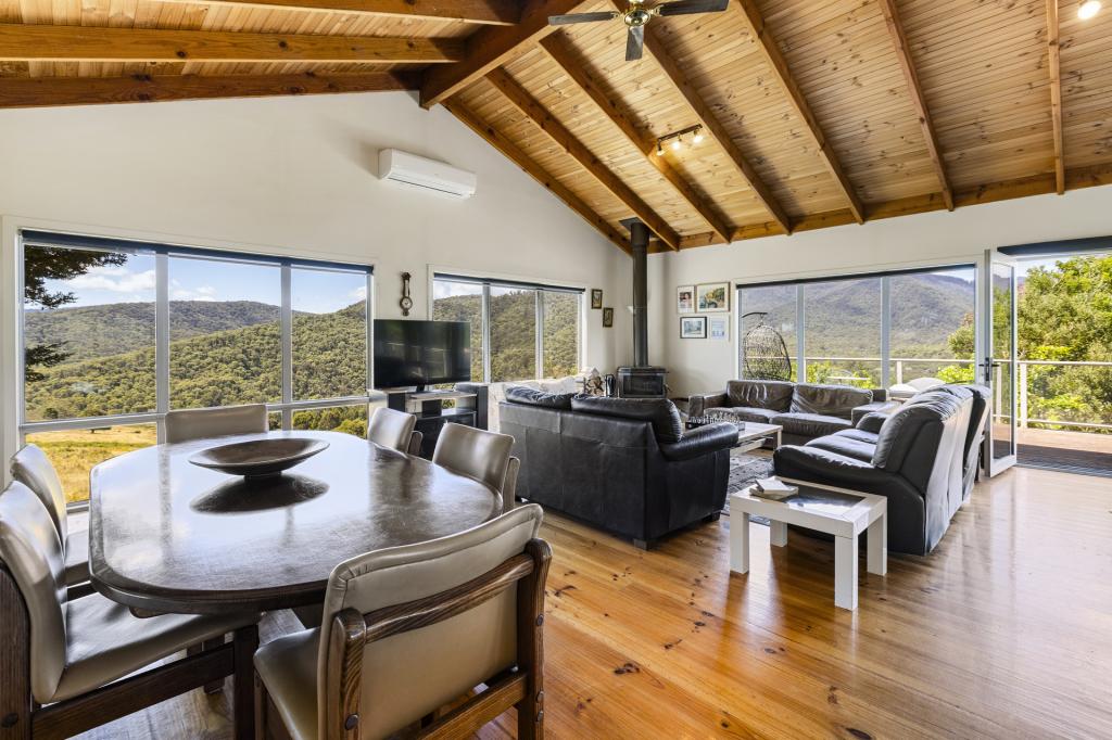 68 Alpine Ridge Dr, Merrijig, VIC 3723