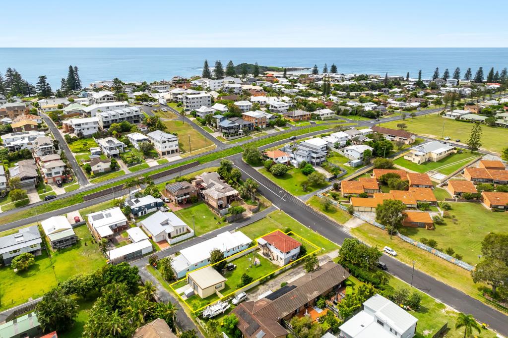 29 QUEEN ST, YAMBA, NSW 2464