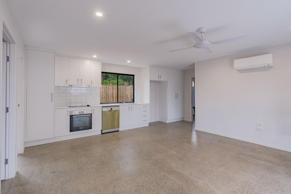102a Hammond St, Urangan, QLD 4655