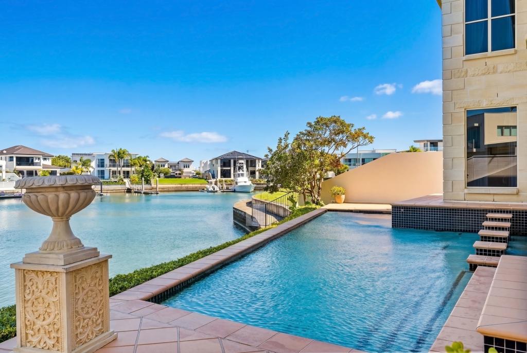 21 Royal Albert Cres, Paradise Point, QLD 4216