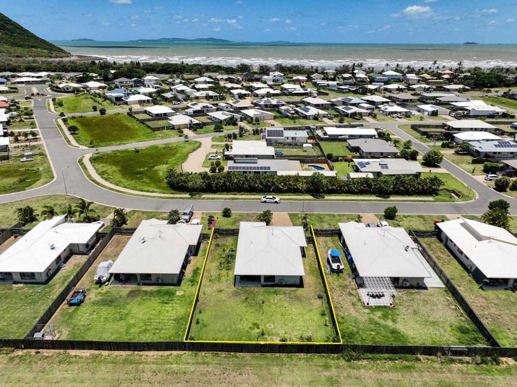 22 Beachside Cct, Mulambin, QLD 4703