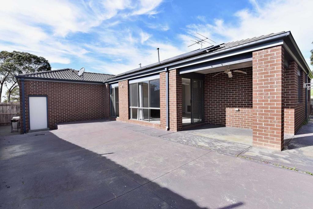 14 St Mellion Cl, Sunbury, VIC 3429