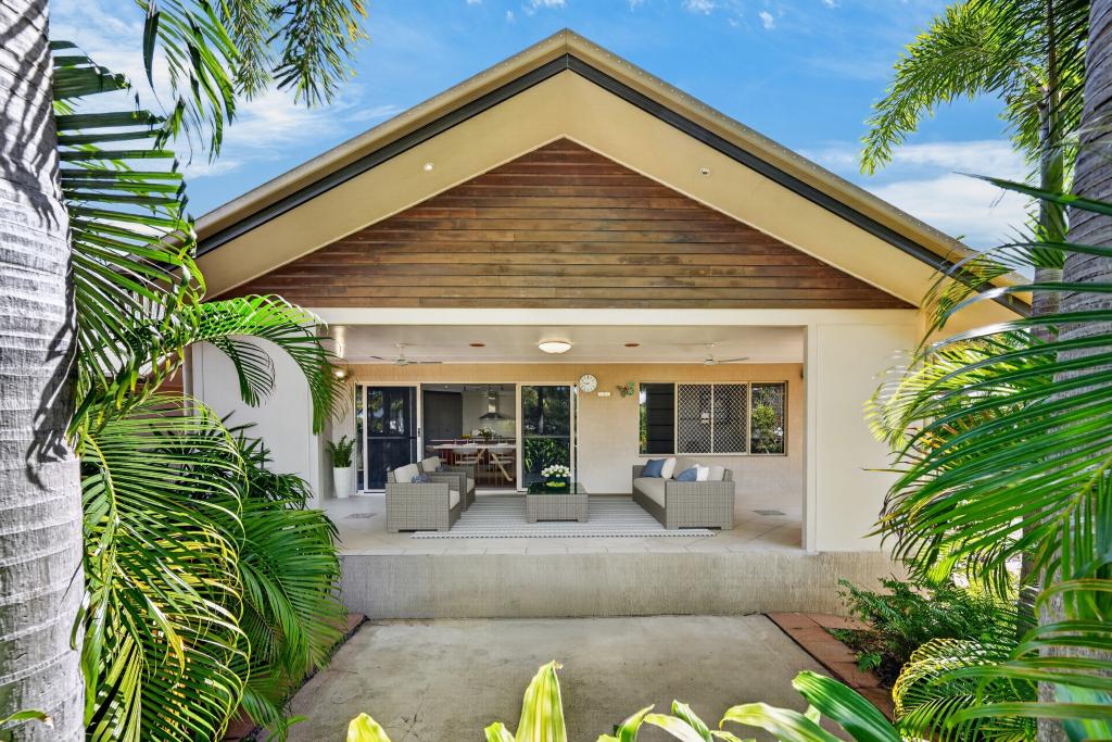 27 Shutehaven Cct, Bushland Beach, QLD 4818