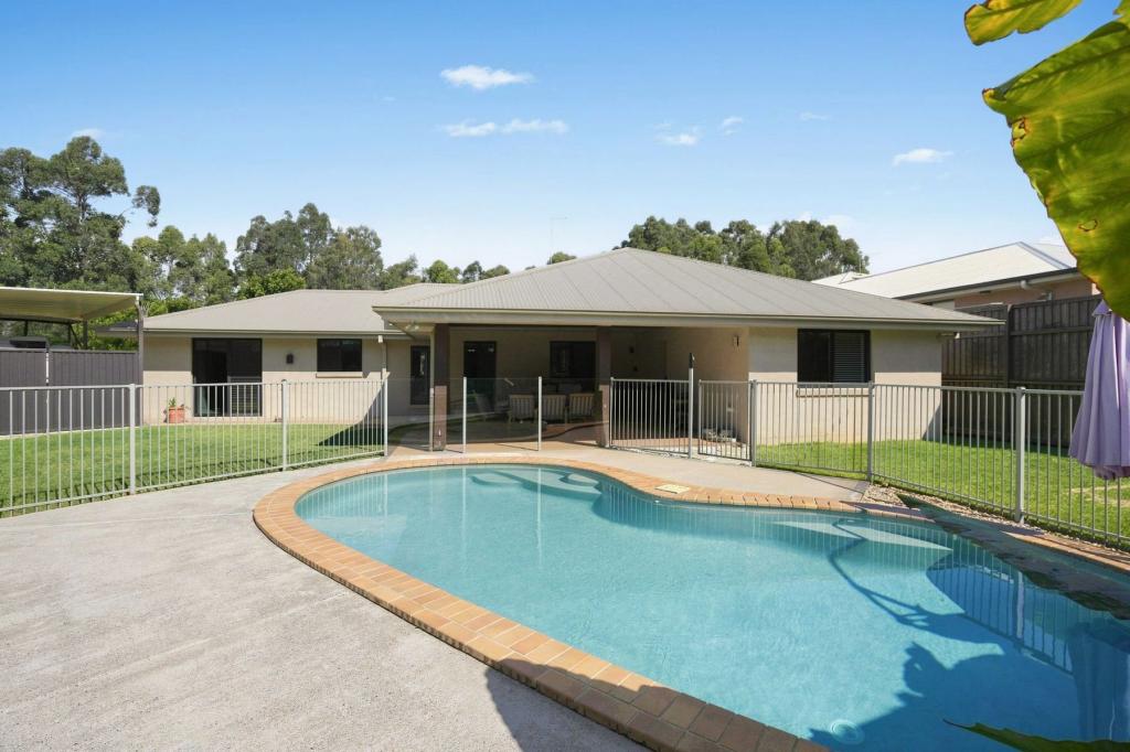 33 Denham Bvd, Redland Bay, QLD 4165