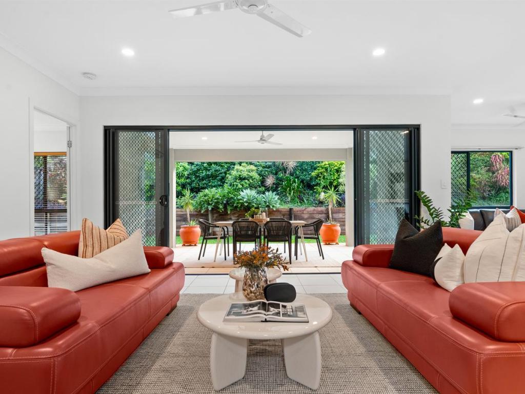 18 Springbrook Ave, Redlynch, QLD 4870