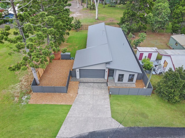 25 Betty St, Macleay Island, QLD 4184