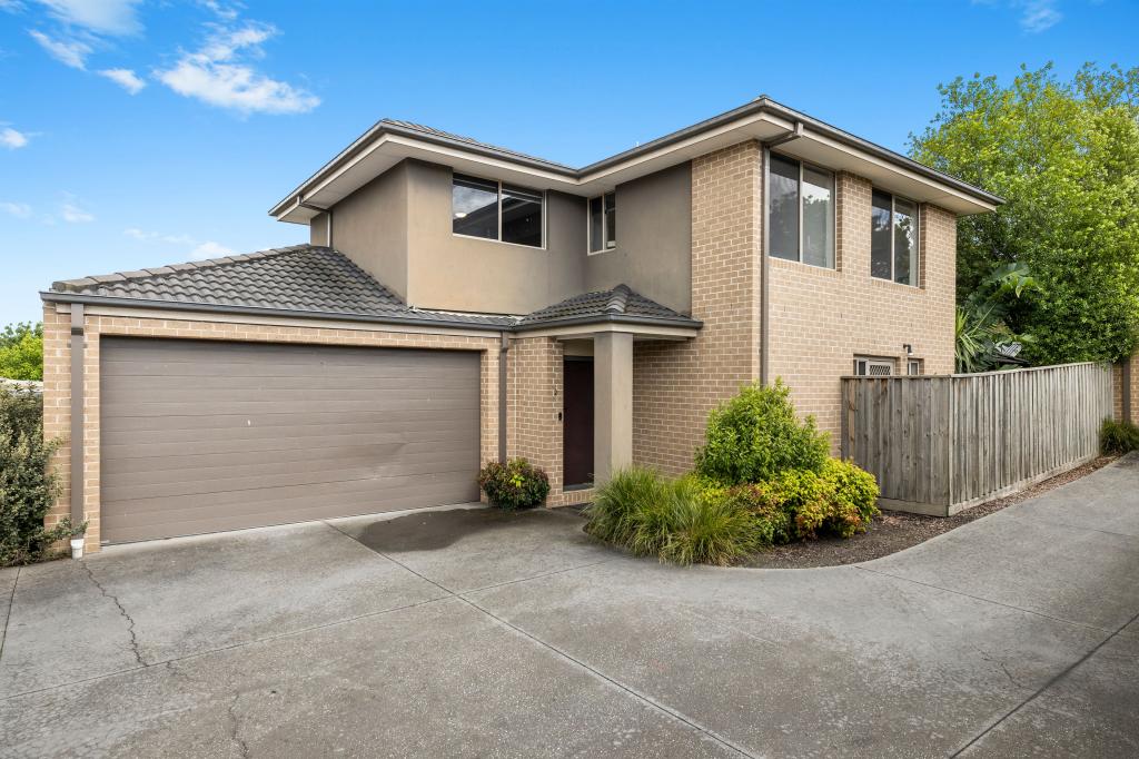 2/55-57 Strathavan Dr, Berwick, VIC 3806