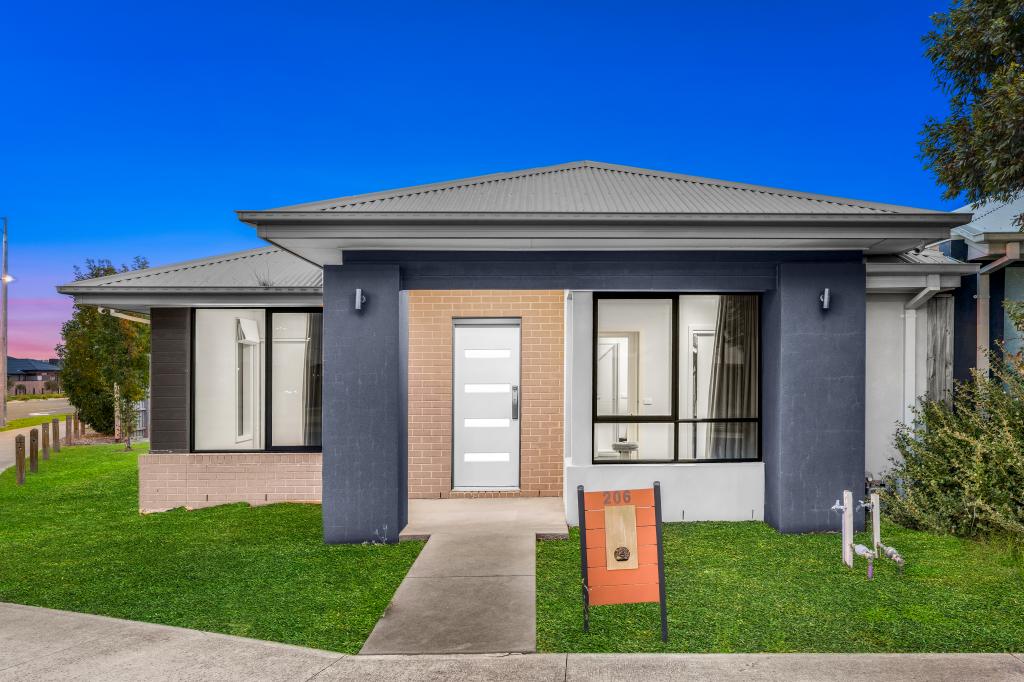 206 Wheelers Park Dr, Cranbourne North, VIC 3977