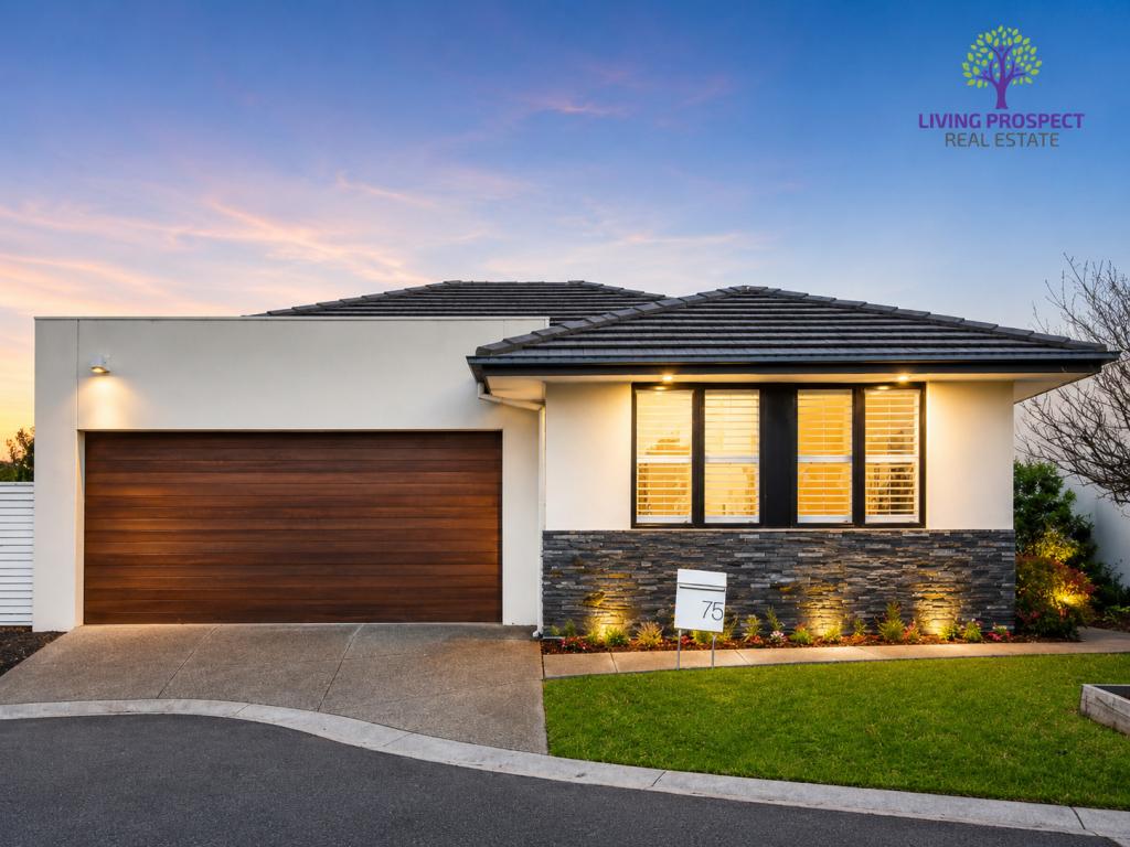 75 SIGNATURE BVD, POINT COOK, VIC 3030