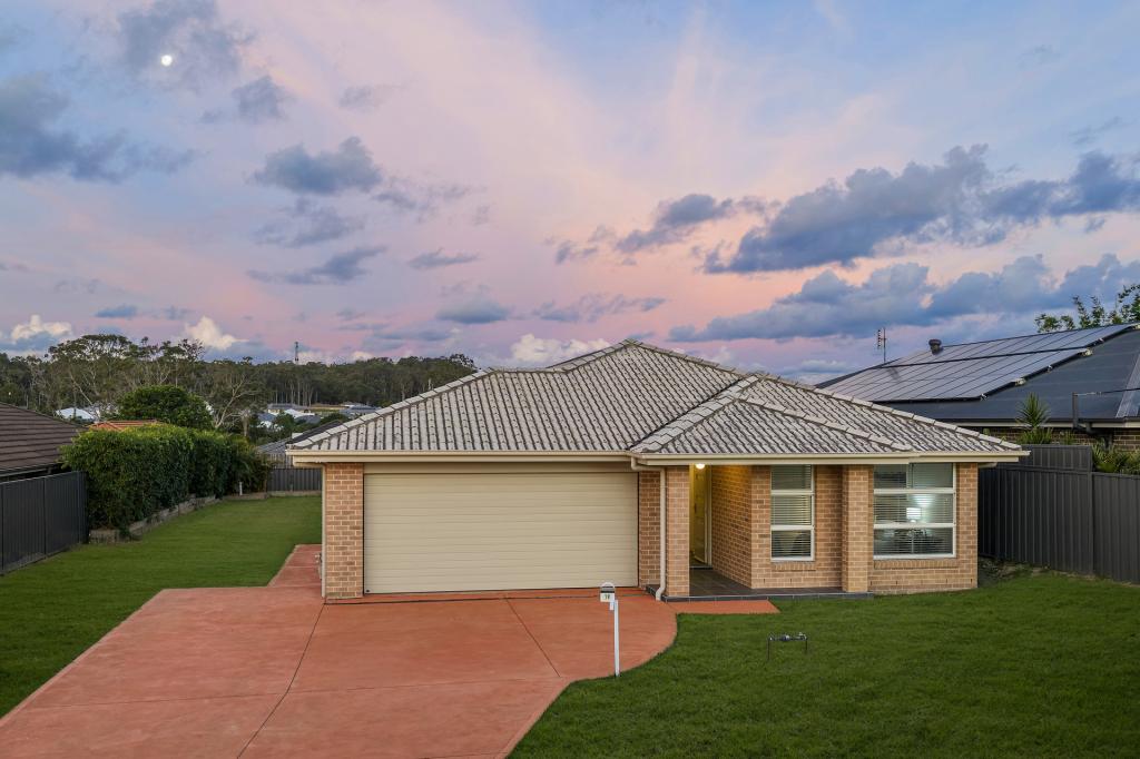 19 Colonial St, Wadalba, NSW 2259
