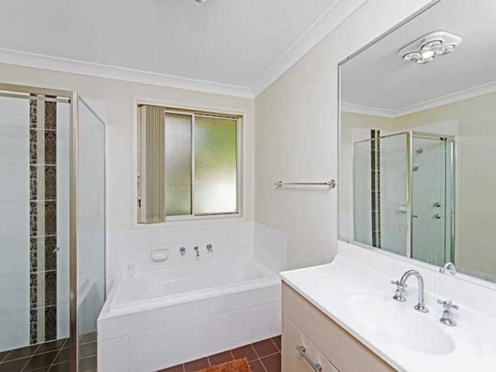 4 Soldiers Point Dr, Norah Head, NSW 2263
