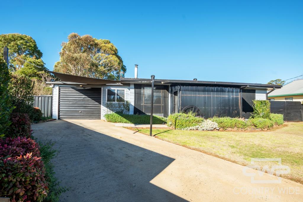 6 Coakes St, Guyra, NSW 2365