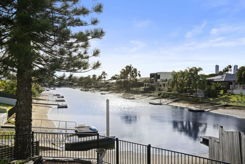 7 Lothian Ave, Bundall, QLD 4217