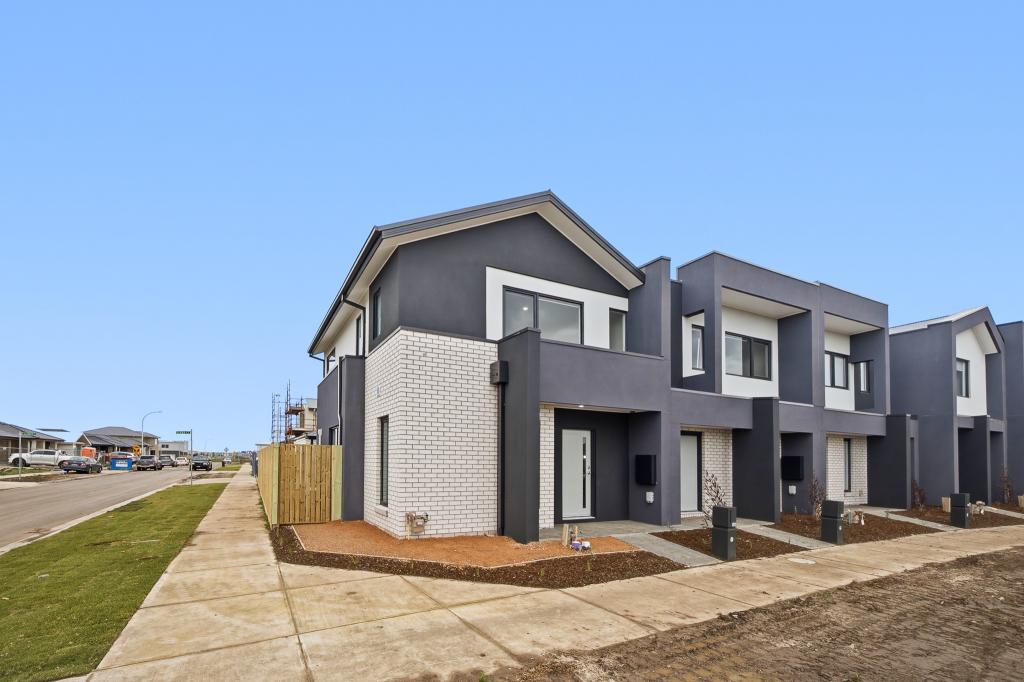 154 Burnbank Pde, Clyde North, VIC 3978