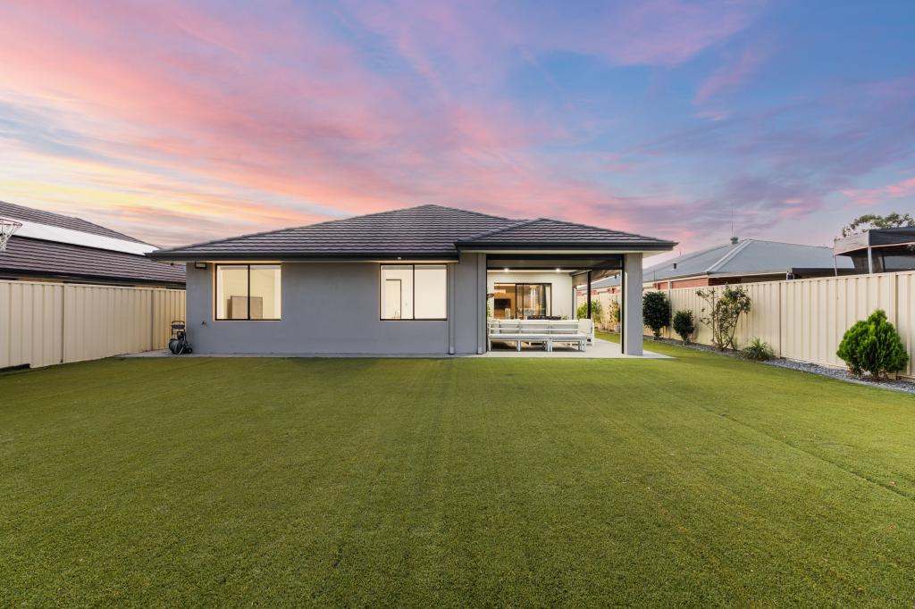5 Beacon Cove, Dudley Park, WA 6210