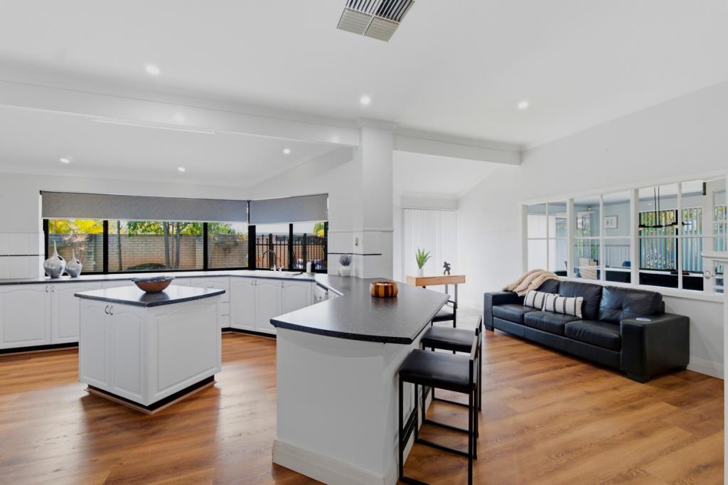 29 BREMNER CIR, CANNING VALE, WA 6155