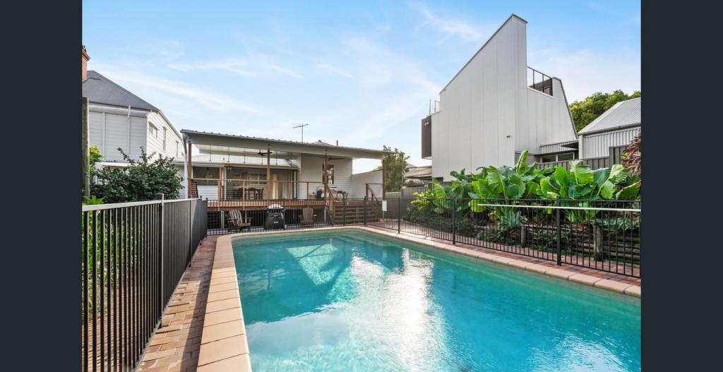 56 Sunday St, Shorncliffe, QLD 4017