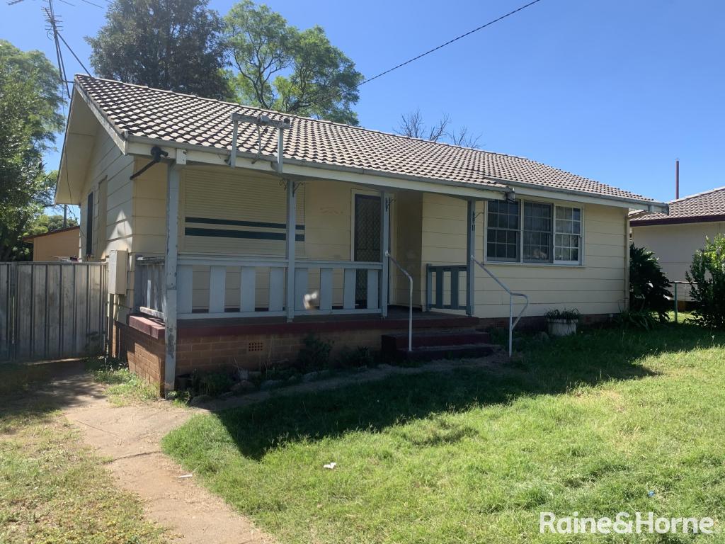 11 BOURNE ST, WEST TAMWORTH, NSW 2340