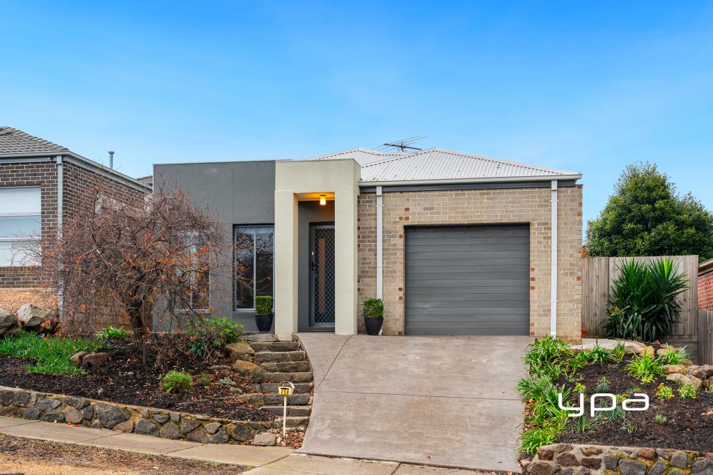 25b Lalor Cres, Sunbury, VIC 3429
