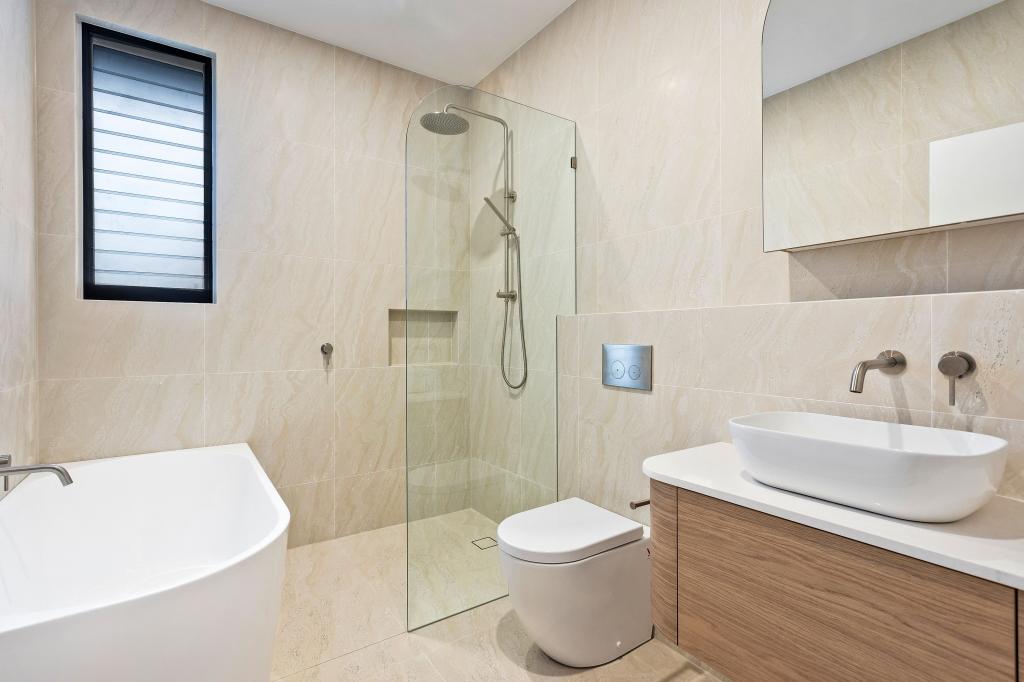 2/1a Leamington Rd, Oak Flats, NSW 2529