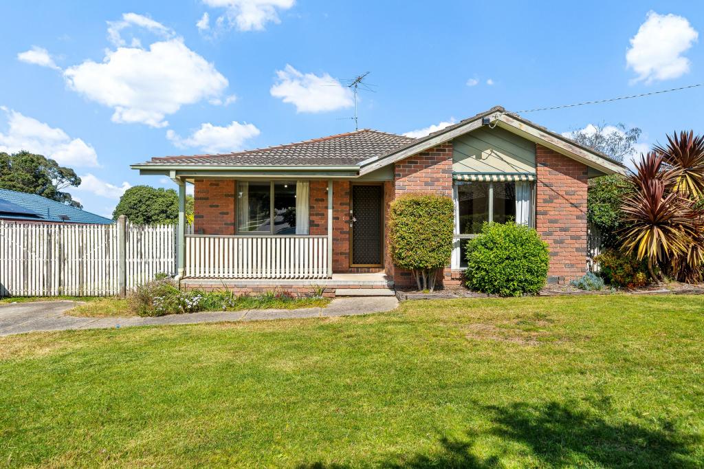 24 Irving Rd, Pakenham, VIC 3810