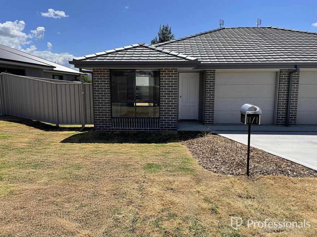 1/11 MUSTANG CL, HILLVUE, NSW 2340