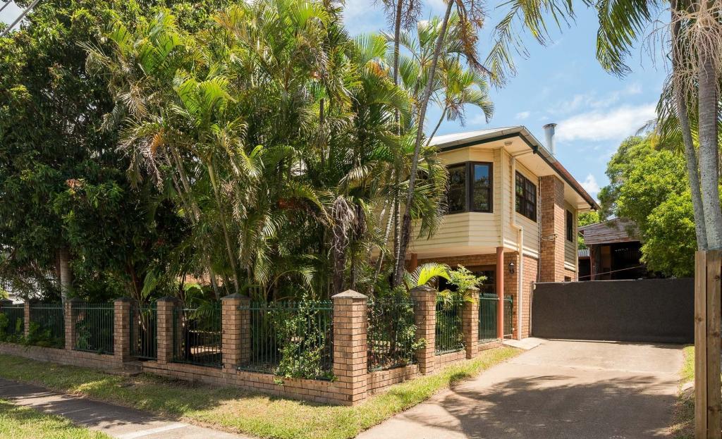157 Melville Tce, Manly, QLD 4179