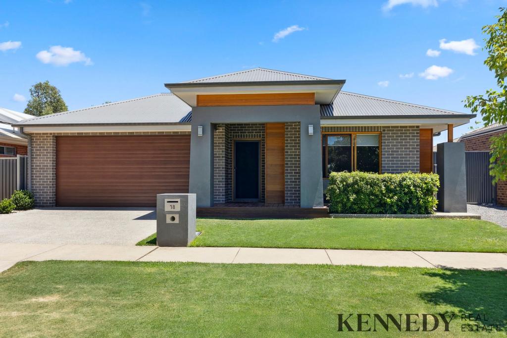 38 Phillip Hyland Dr, Yarrawonga, VIC 3730