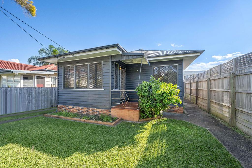 159 OXLEY AVE, WOODY POINT, QLD 4019