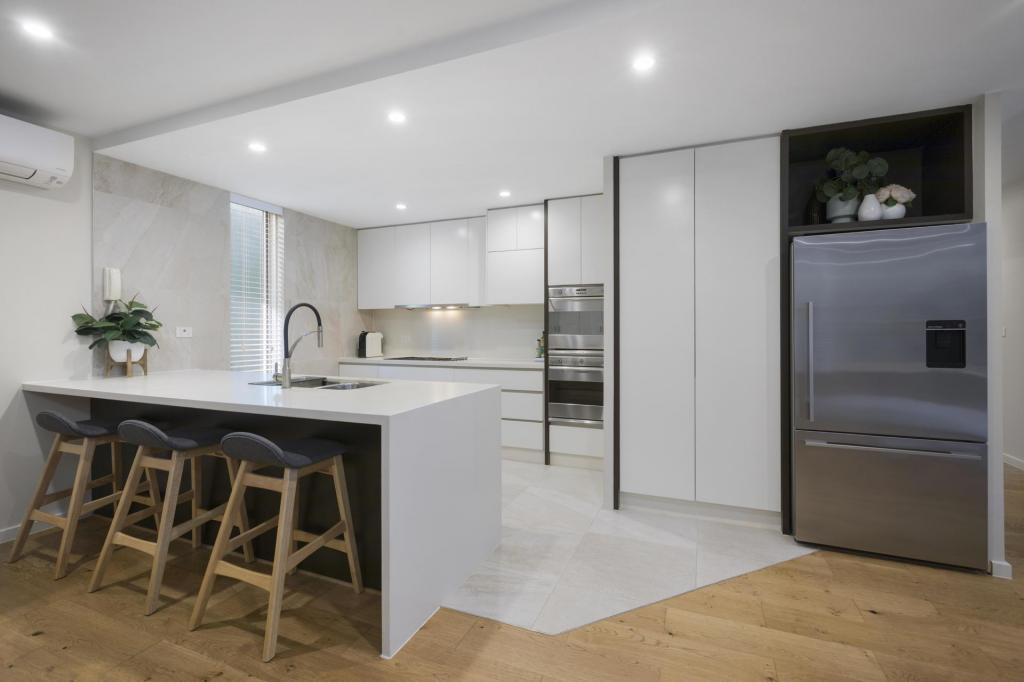2/402 Barkly St, Elwood, VIC 3184