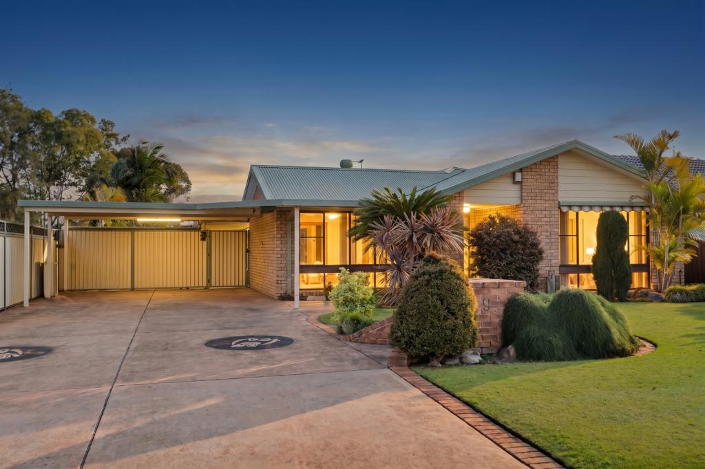 9 Aberfeldy Cres, St Andrews, NSW 2566
