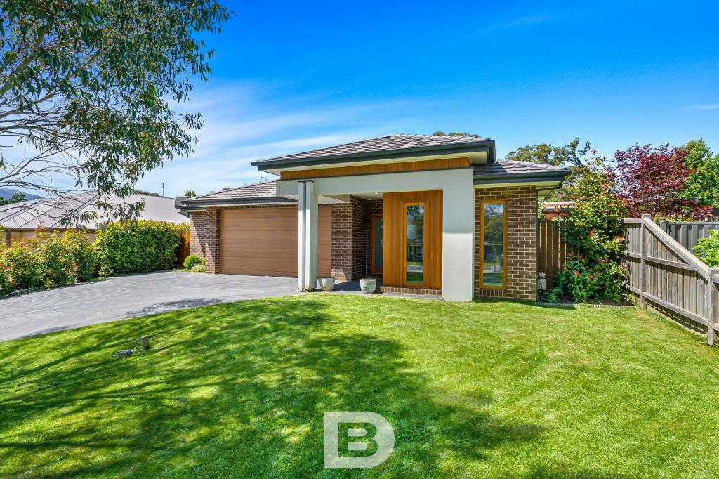 4 HEFFERNAN CT, WOODEND, VIC 3442