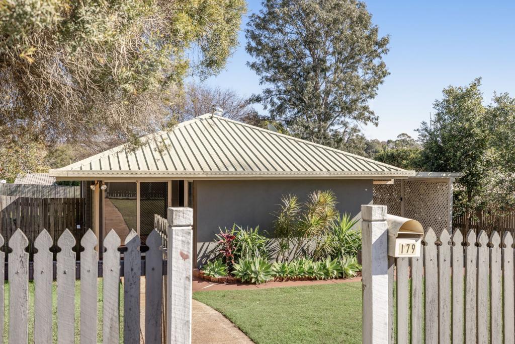 179 Tor St, Wilsonton Heights, QLD 4350