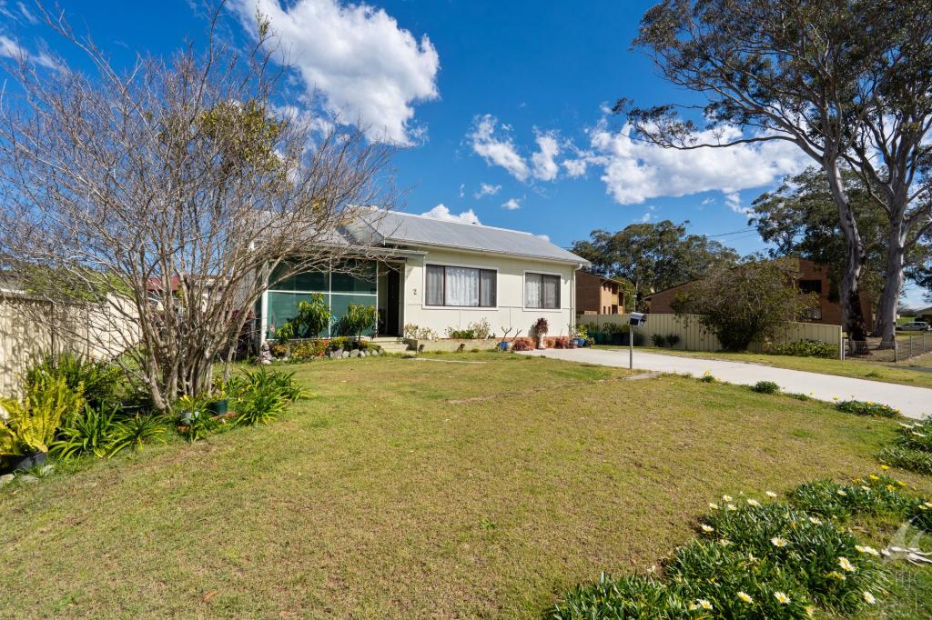2 LAKE ST, TUNCURRY, NSW 2428