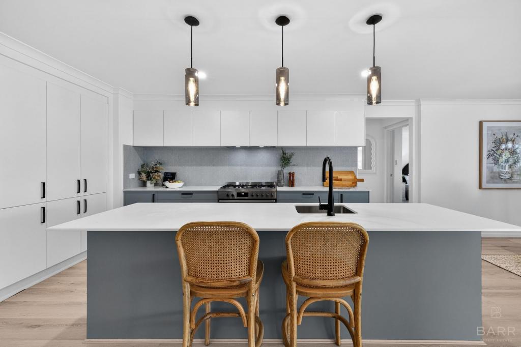 18 Stacey Cl, Moggill, QLD 4070