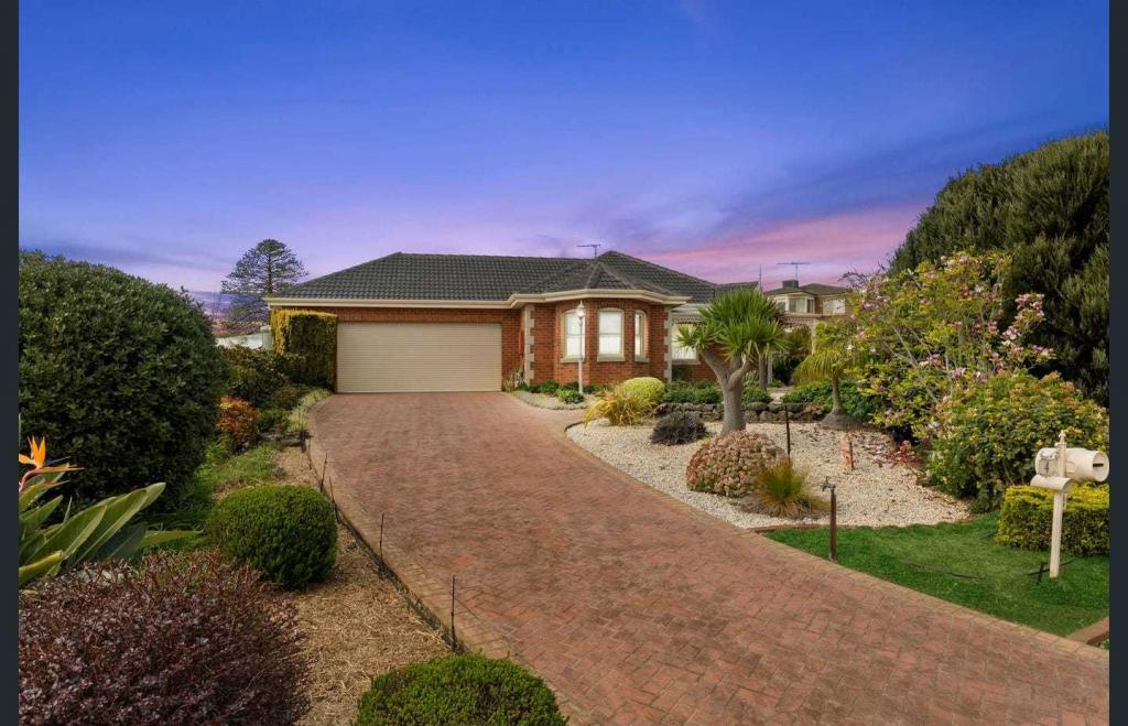 4 Banyan Ct, Waurn Ponds, VIC 3216