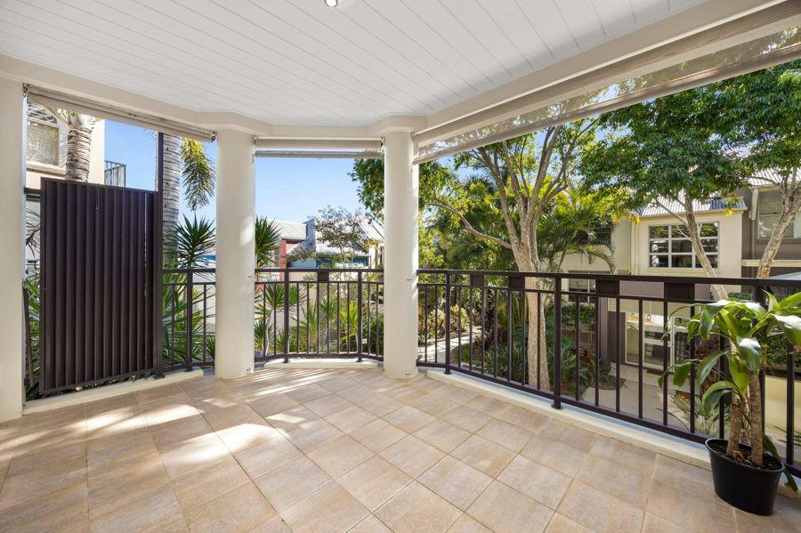 2/3208 Central Pl, Carrara, QLD 4211