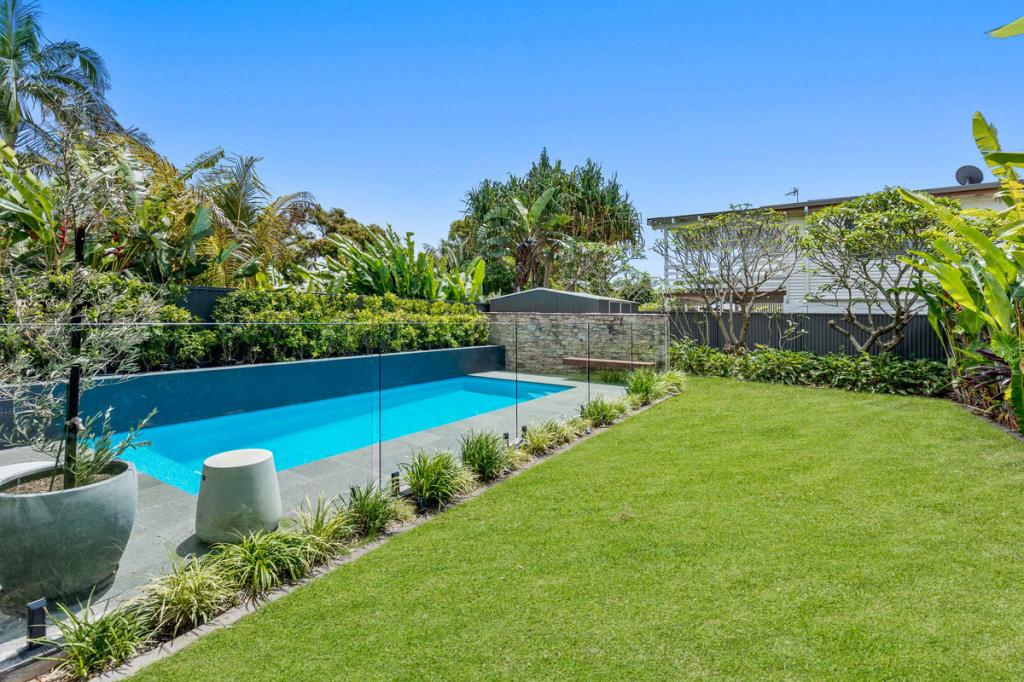 31 Dawn Pde, Miami, QLD 4220