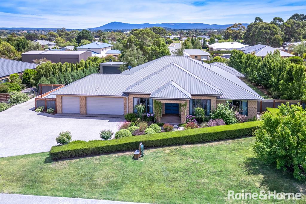 7 Charters Ave, Gisborne, VIC 3437