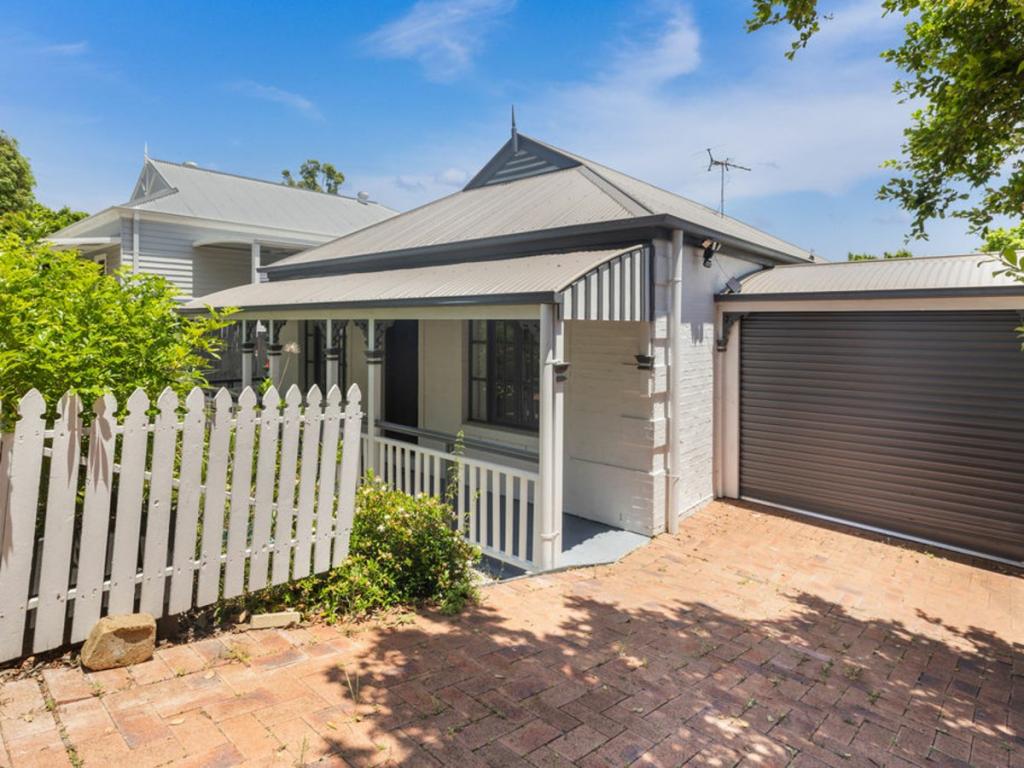 11 Highlands Tce, Springfield Lakes, QLD 4300