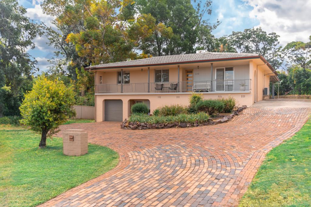 210 CARTHAGE ST, TAMWORTH, NSW 2340