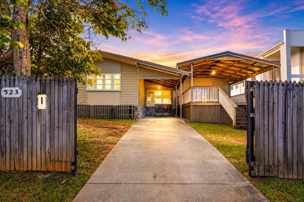 523 Warrigal Rd, Eight Mile Plains, QLD 4113