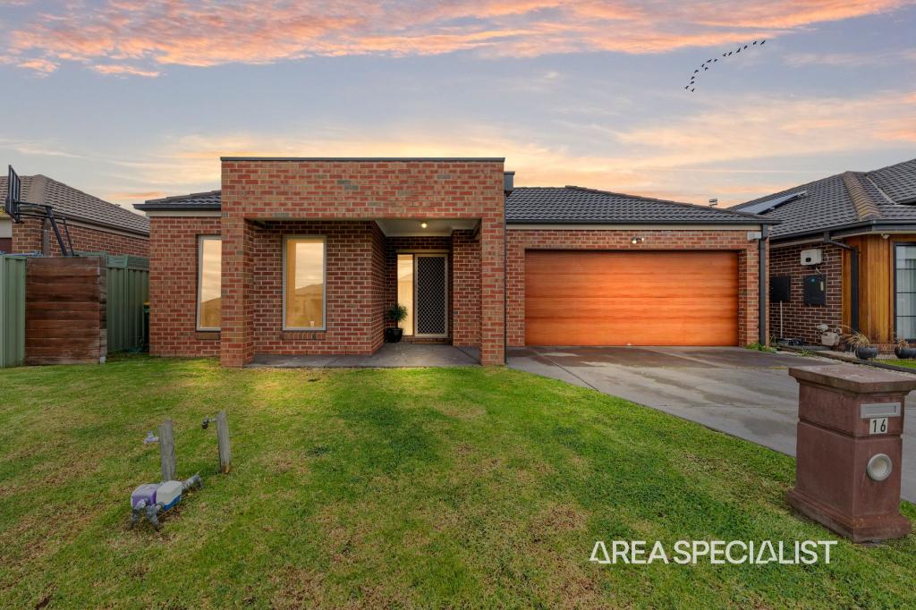 16 MOORE MEWS, PAKENHAM, VIC 3810